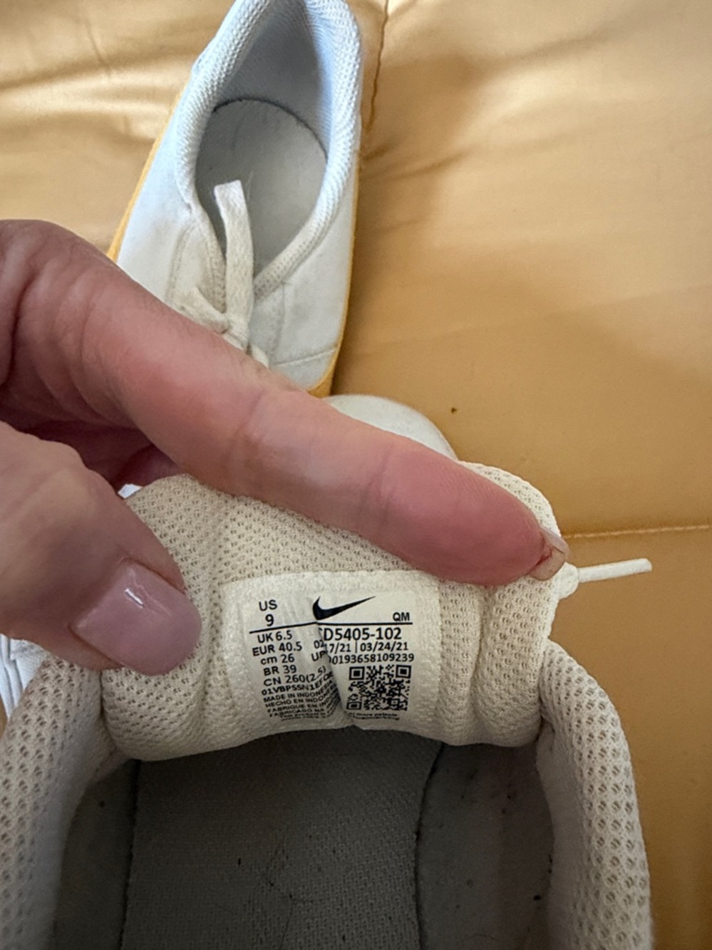 Nike White Canvas Sneakers with Yellow Swoosh Accent - Picture 4 of 7